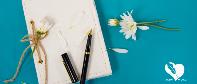 How To Journal Featured Image - a journal and two pens